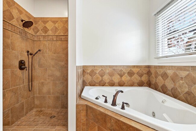 Building Photo - Asheville Rental-Beverly Hills Area