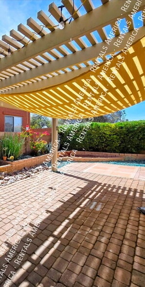 Building Photo - 2974 N Cardell Cir