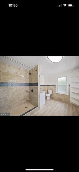 Building Photo - 310 N Locust St