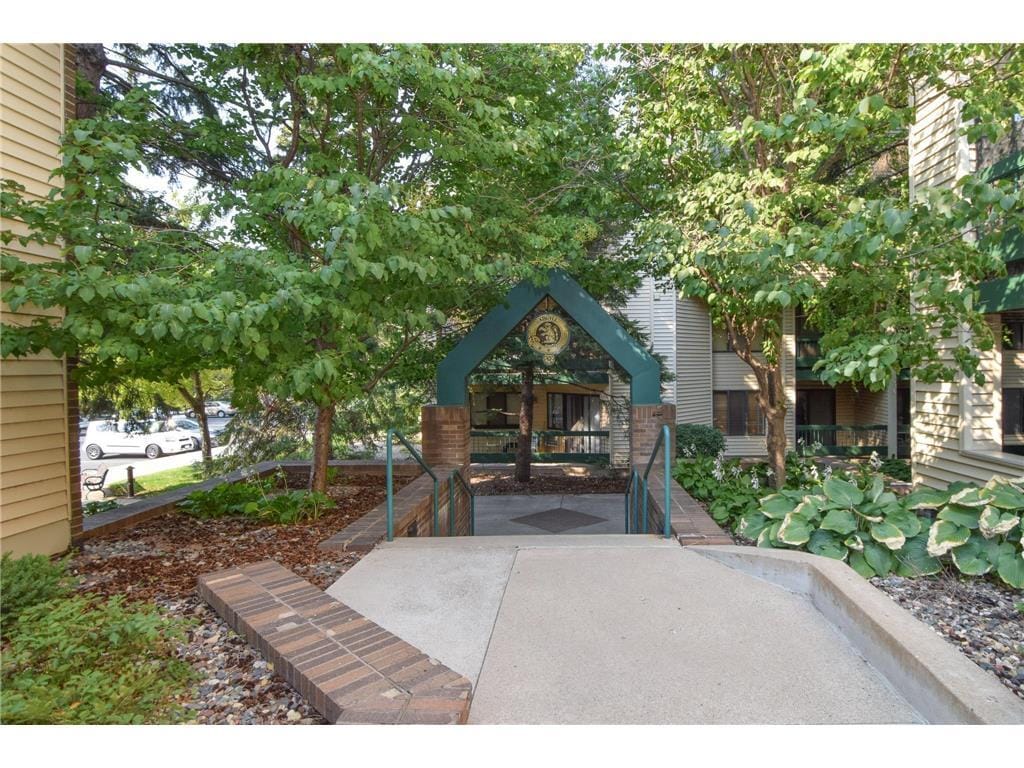 Building Photo - 7635 Edinborough Way