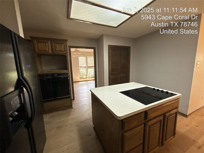 Building Photo - 5943 Cape Coral Dr
