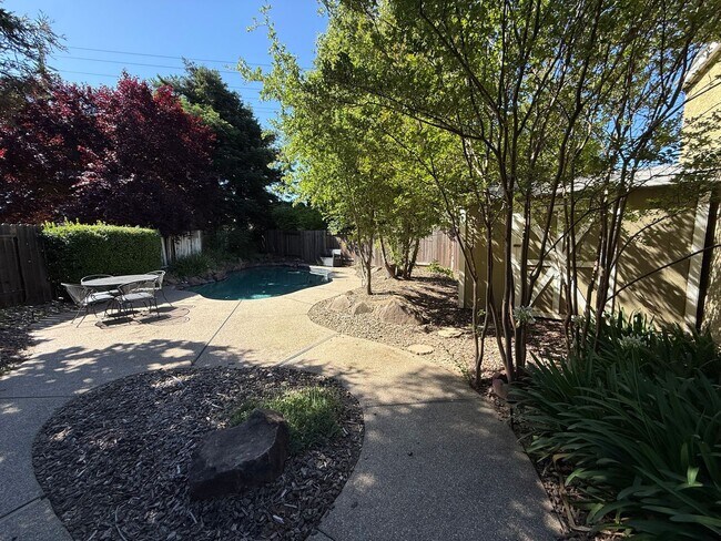 Building Photo - 9448 Cedarview Way