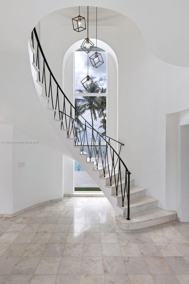 Building Photo - 610 Sabal Palm Rd