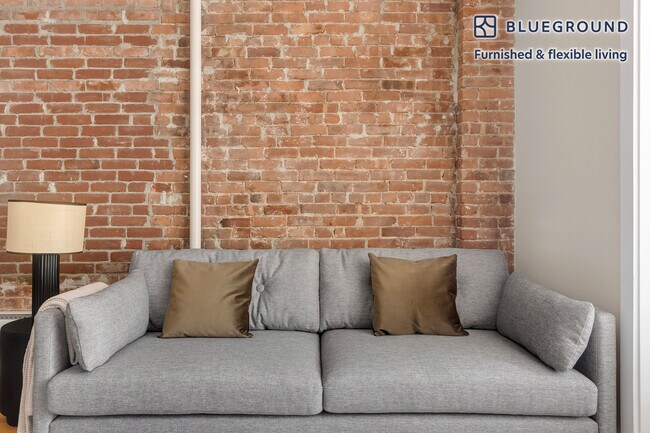 Building Photo - 515 W 47th St