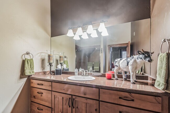 Building Photo - Downtown Frisco! Tons of space, amazing lo...