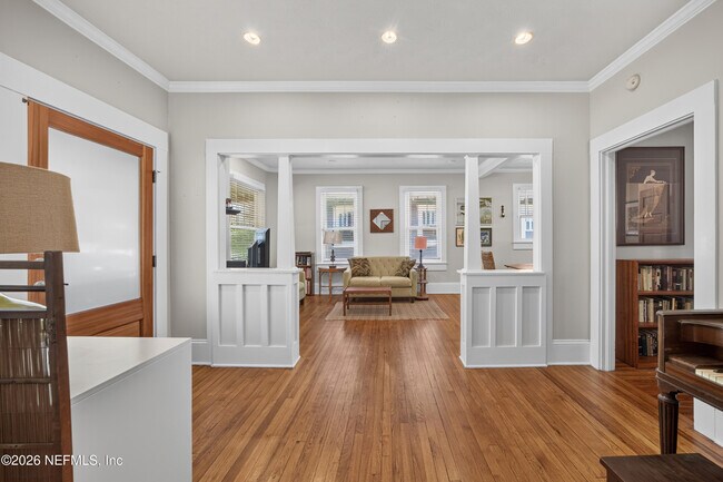 Building Photo - 1555 Belmonte Ave