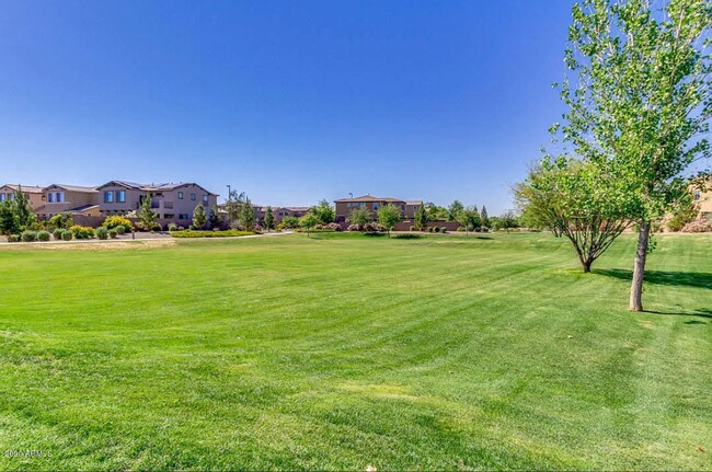 Building Photo - Beautiful 4 Bedroom Single Level Home Loca...