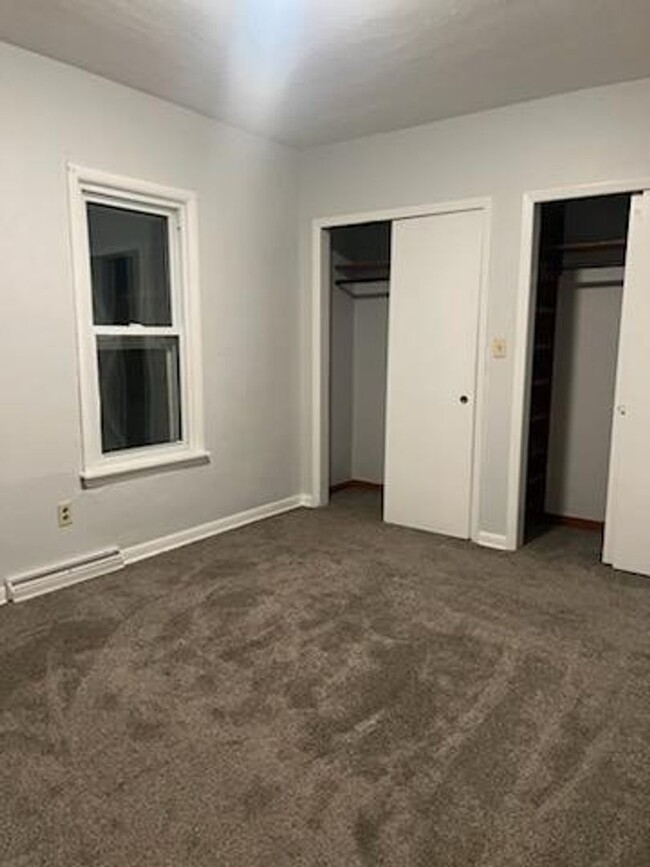 Building Photo - 12 Riverview Lane Bettendorf, IA 52722 - 4...
