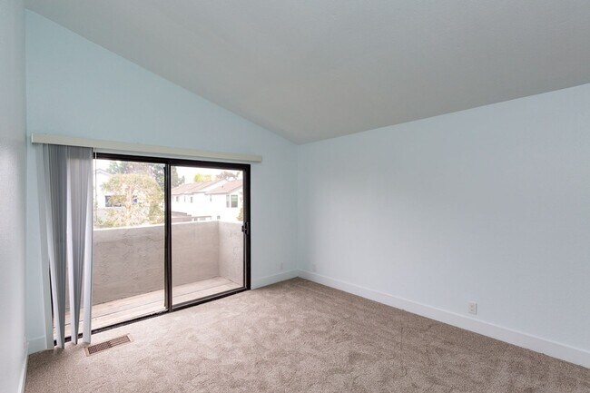 Building Photo - 2 Bedroom Condo in the Villa La Jolla Community