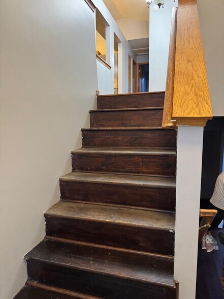 Building Photo - 871 Symphony Dr