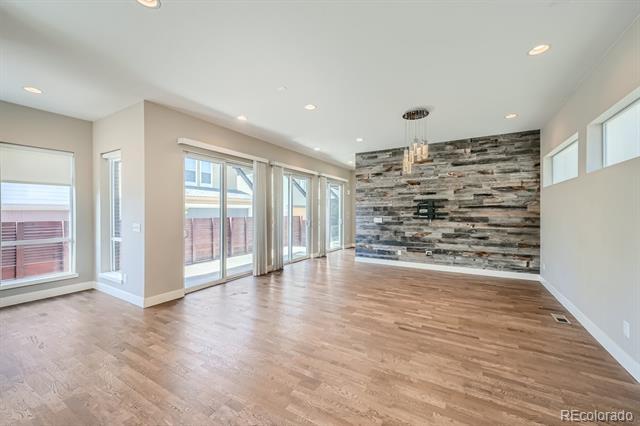 Building Photo - 6633 Avrum Dr