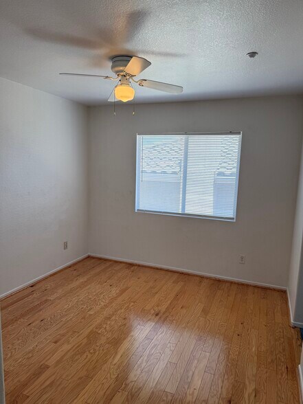 Building Photo - 10234 Valley Waters Dr