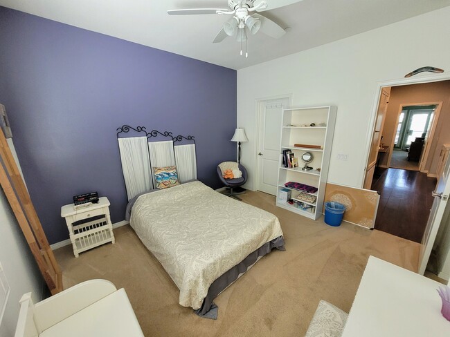 Secondary bedroom, view 2 - 5552 Coral Dr