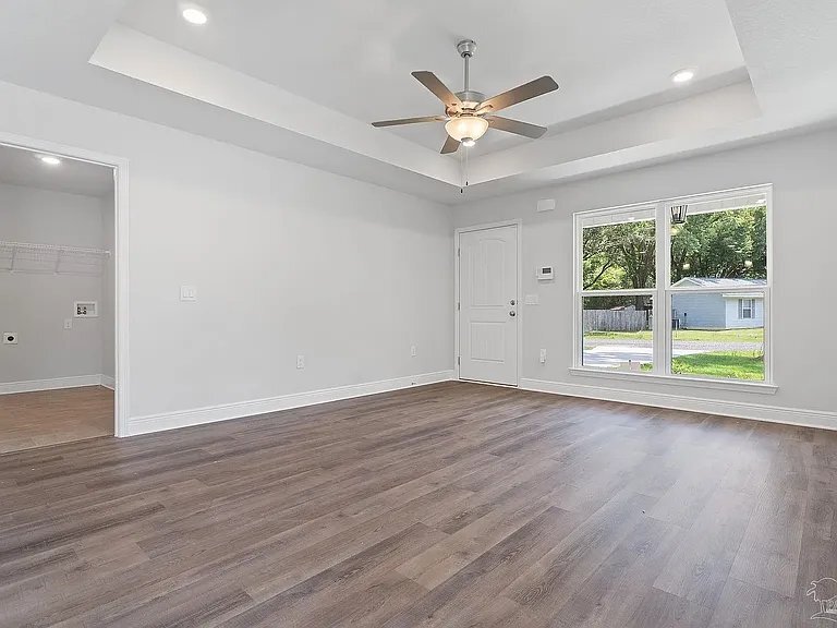 Building Photo - 8418 Cherry Ave