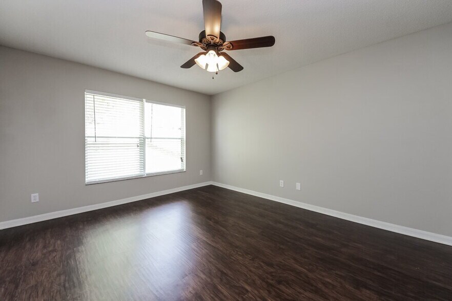 Building Photo - 12110 Woodglen Cir