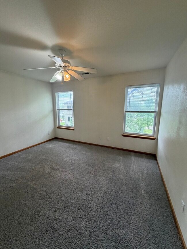 Building Photo - 2105 S 5th St