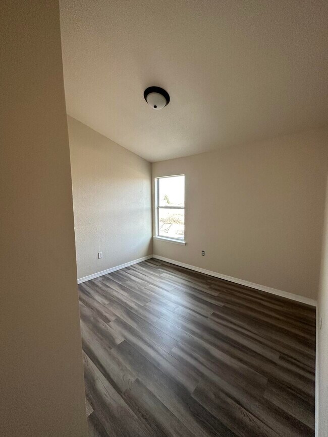 Building Photo - 760 Desert Ash Dr