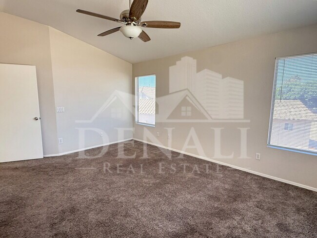 Building Photo - 1274 W Sparrow Ct