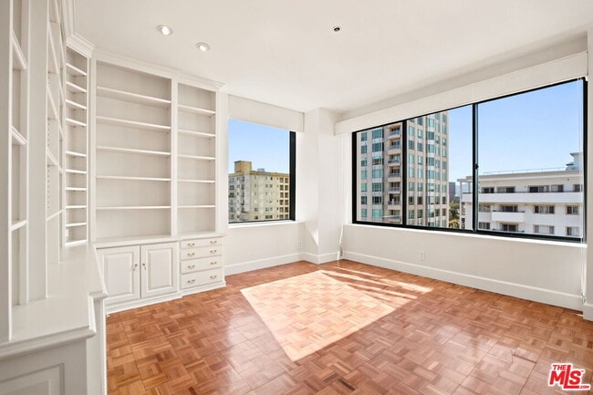 Building Photo - 10724 Wilshire Blvd