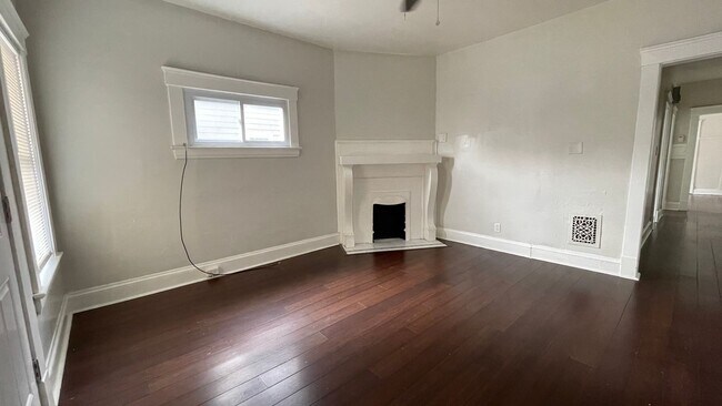 Building Photo - Completely remodeled 2 bedroom apartment n...