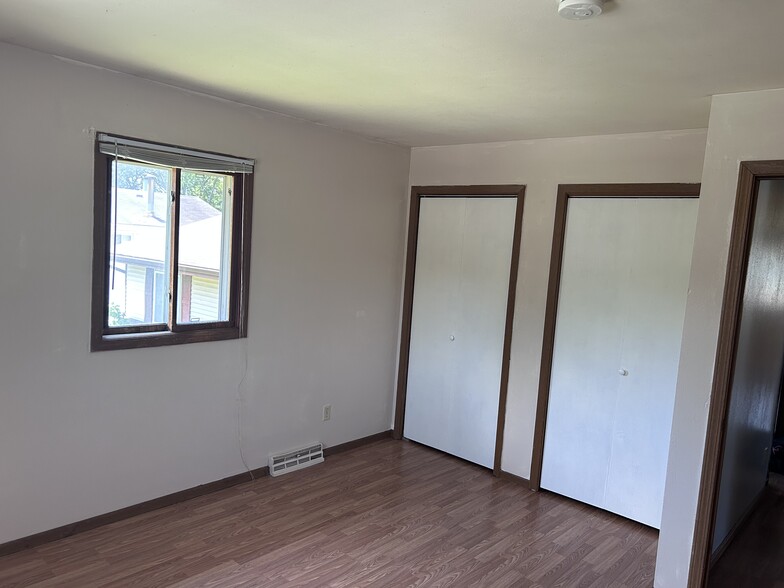 Bedroom 1 - 1230 S Thompson Dr