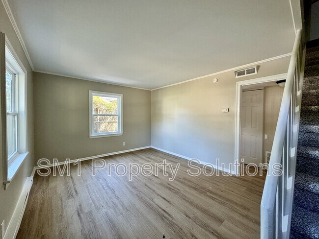 Building Photo - 1020 Nancy Ln SE