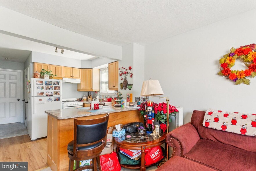 Building Photo - 657 Childs Ave