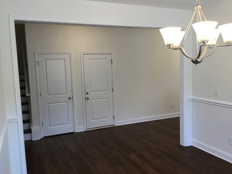 Building Photo - 206 Southfork Ln