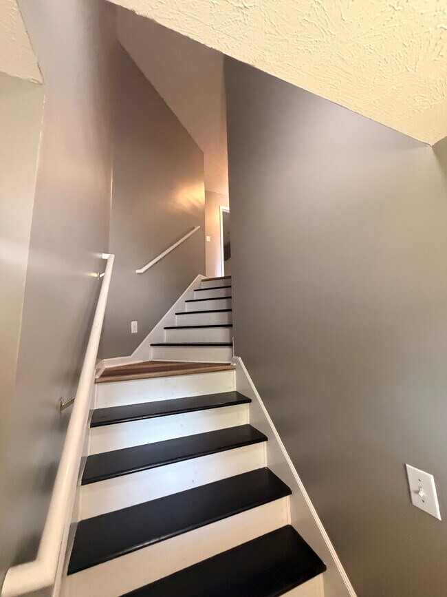 Building Photo - 2185 Belmont Dr