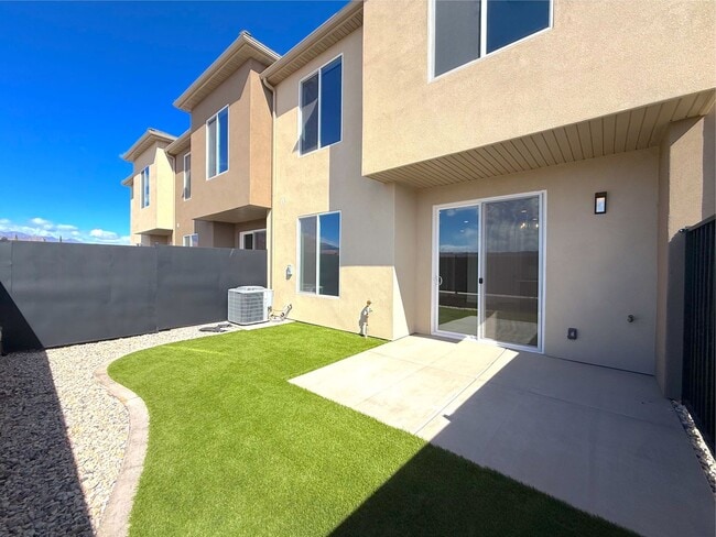 Building Photo - Brand New 3 bed, 2.5 Bath 1 car garage Townhome