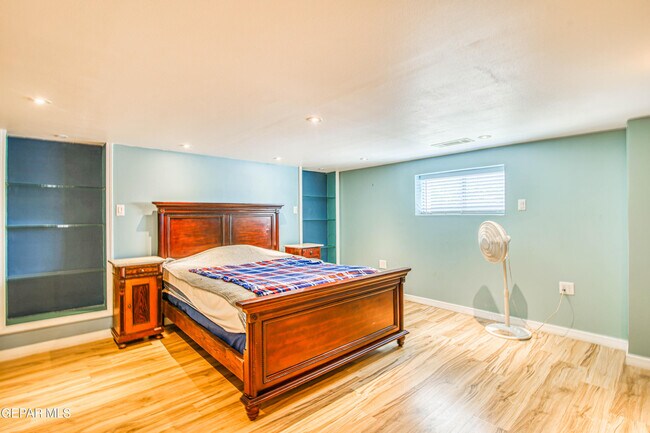 Building Photo - 1701 Elm St