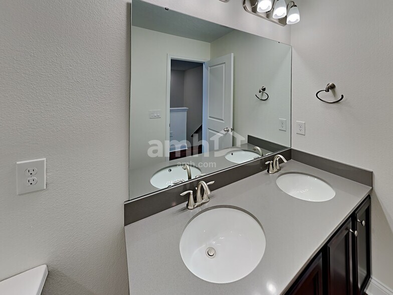 Building Photo - 1026 Summer Stone Lp