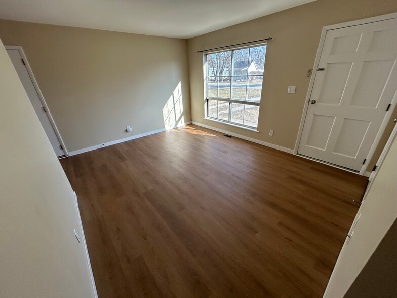 Building Photo - 214 S 4th Ave