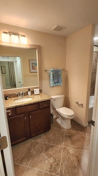 2nd bathroom - 17006 Vardon Ter