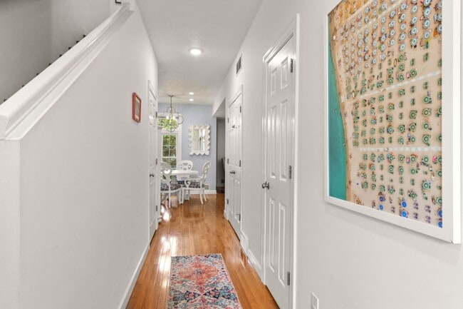 Building Photo - Furnished Pet-Friendly 30-Day Extended Stay Riverfront Condo