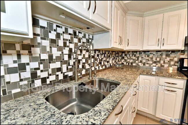 Building Photo - 529 Castlerock Ln