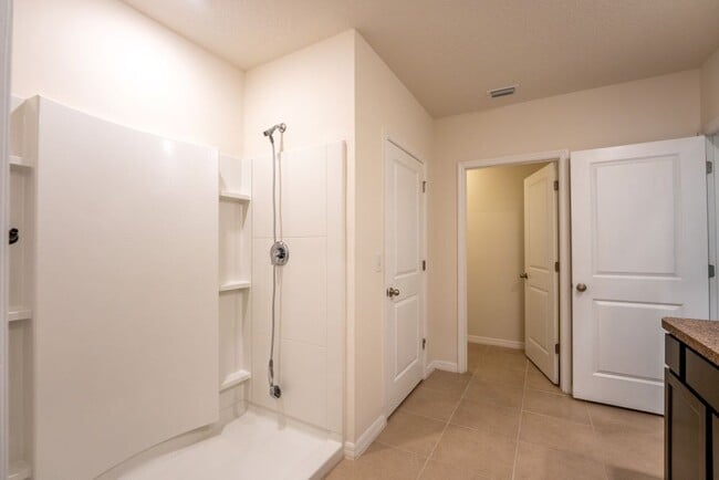 Building Photo - 1555 Ct-50