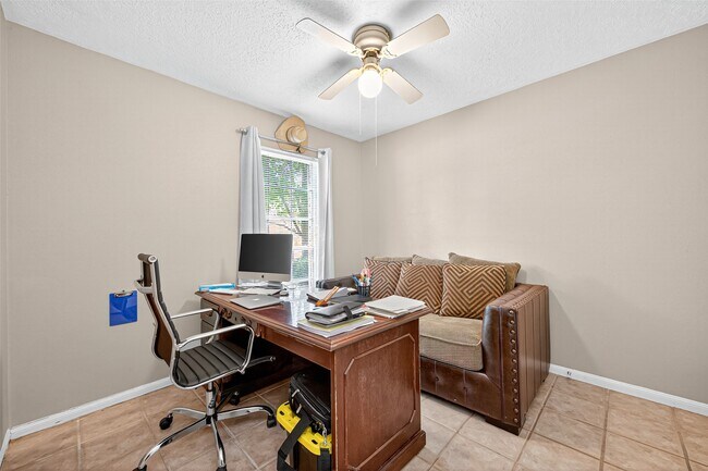 Building Photo - 25314 Lynbriar Ln
