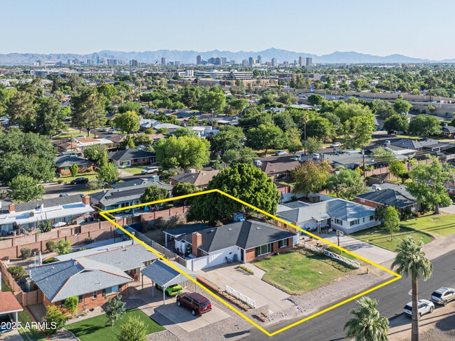 Building Photo - 1909 E Bethany Home Rd