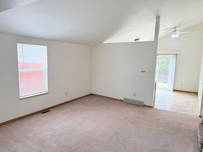 Building Photo - Tri-level Home with 4 bedrooms in Loveland!