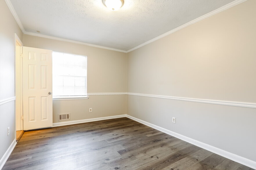 Building Photo - 9105 Homewood Dr