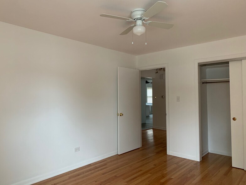 bed 2 - 1641 Linden St