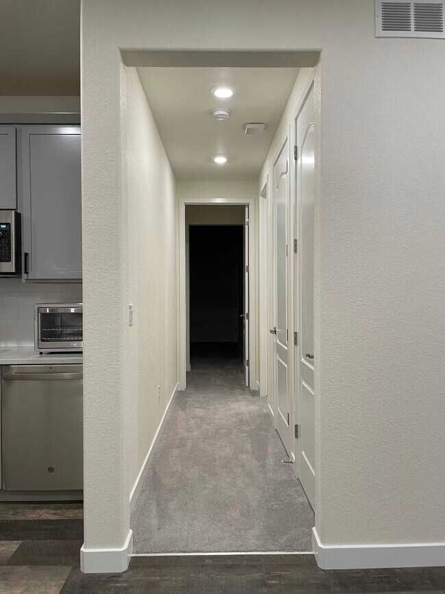 Building Photo - 8781 S Wenatchee Ct