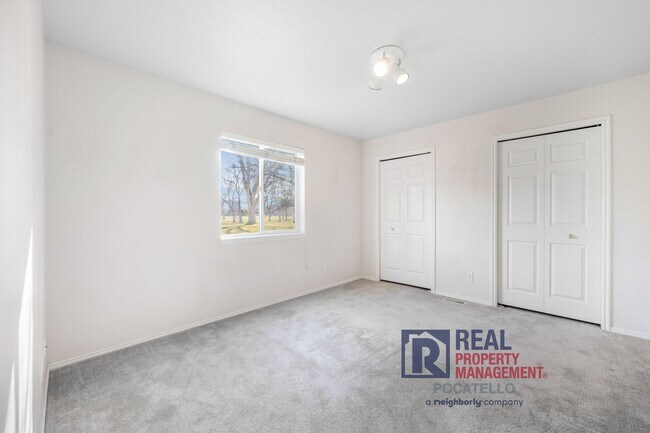 Building Photo - 4 bedroom 3 bathroom - 2 car garage -This is a must see home!