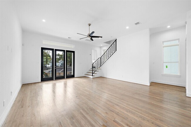 Building Photo - 1011 E 28th St