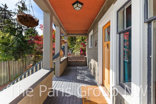 Building Photo - Adorable 3br, 2ba West Seattle Remodel * B...