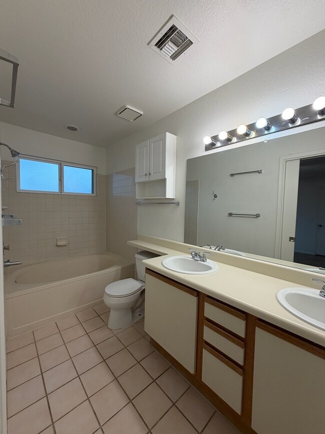 Building Photo - 10106 Cll Del Este