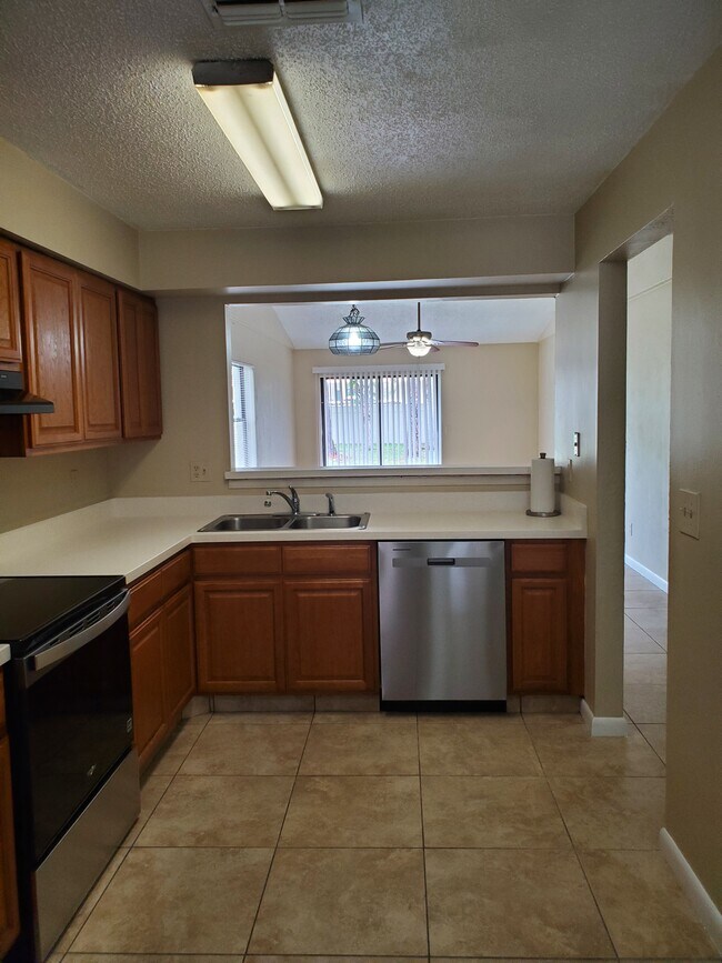 Building Photo - 836 Stonybrook Cir