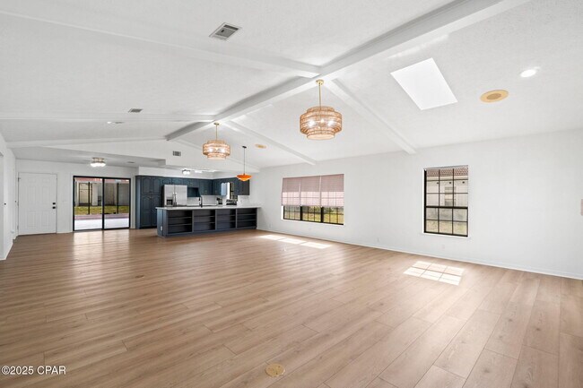 Building Photo - 224 E Lakeshore Dr