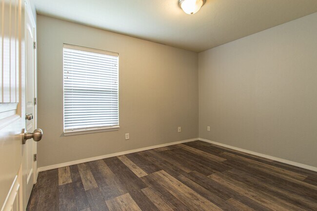 Building Photo - Beautiful 3 Bed 2 Bath Home in Moore School District!